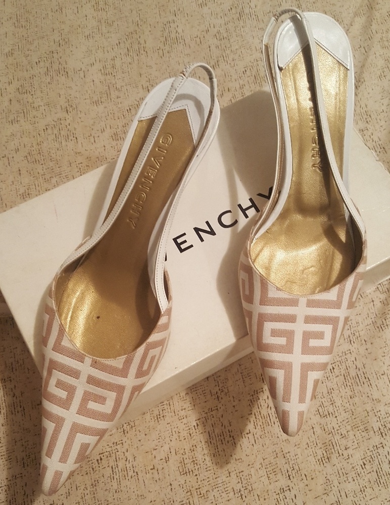 Givenchy kitten heel shoe